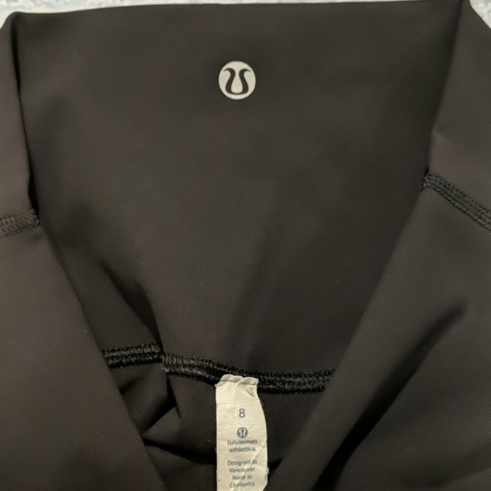 Lululemon Size 8 Black Crop Leggings